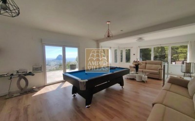 A beautiful, renovated villa with panoramic sea views.